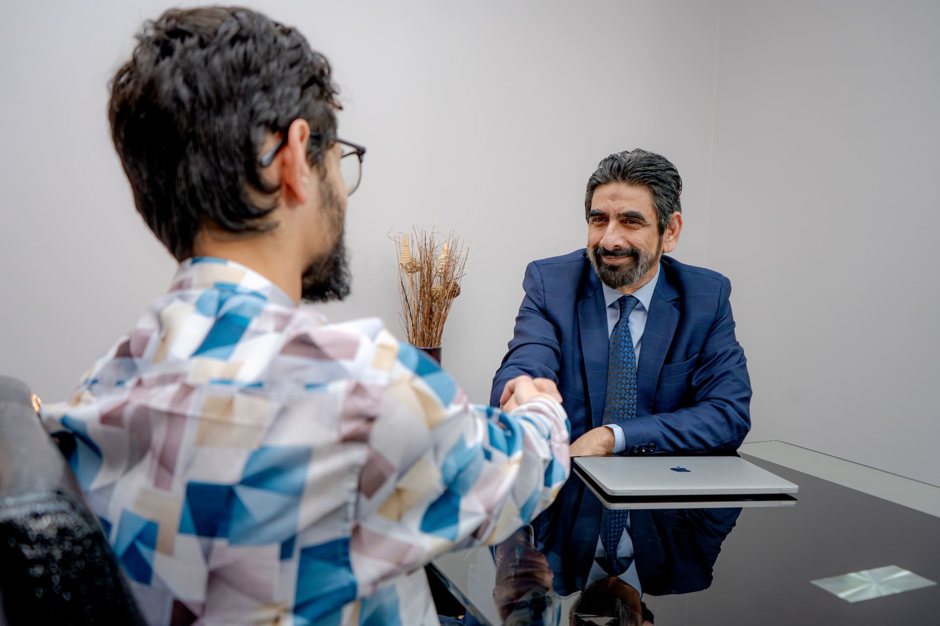 Read more about the article How to Choose the Right Immigration Attorney in Houston