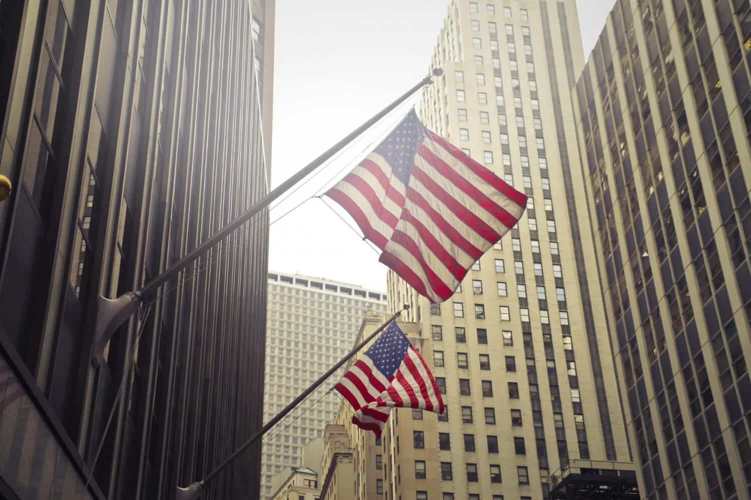 Read more about the article Becoming a U.S. Citizen: Eligibility, Interview, and Common Challenges